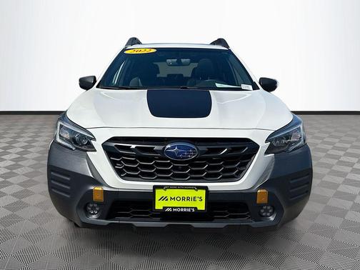 Crystal White Pearl 2022 Subaru Outback Wilderness
