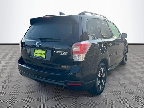 Crystal Black Silica 2017 Subaru Forester 2.5i Premium