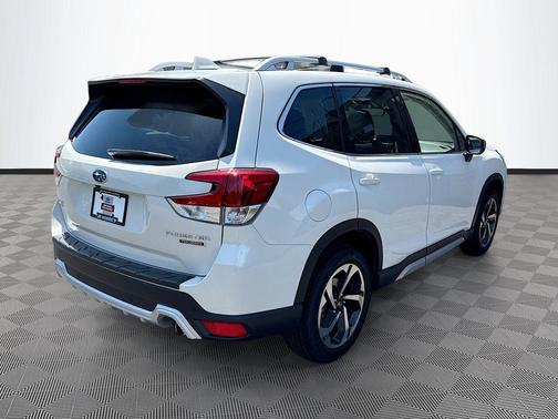 Crystal White Pearl 2023 Subaru Forester Touring