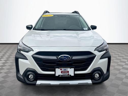 Crystal White Pearl 2023 Subaru Outback Limited