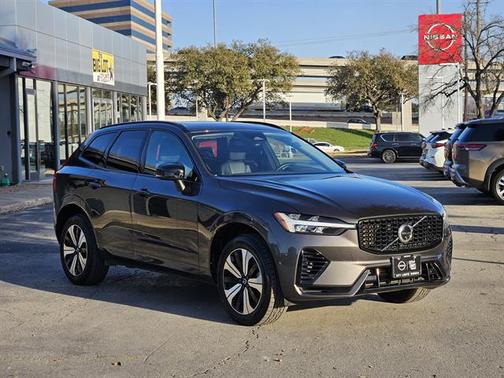 2023 Volvo XC60 Recharge Plug-In Hybrid T8 Plus Dark Theme