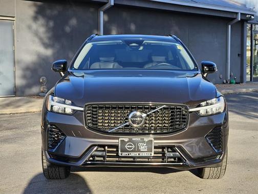 2023 Volvo XC60 Recharge Plug-In Hybrid T8 Plus Dark Theme