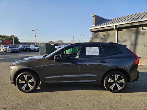 2023 Volvo XC60 Recharge Plug-In Hybrid T8 Plus Dark Theme