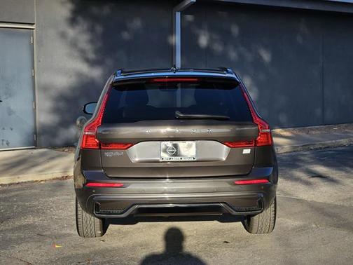 2023 Volvo XC60 Recharge Plug-In Hybrid T8 Plus Dark Theme