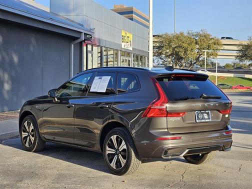 2023 Volvo XC60 Recharge Plug-In Hybrid T8 Plus Dark Theme