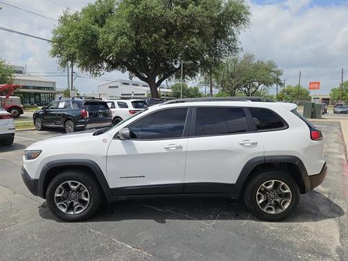 Bright White Clearcoat 2019 Jeep Cherokee Trailhawk Elite