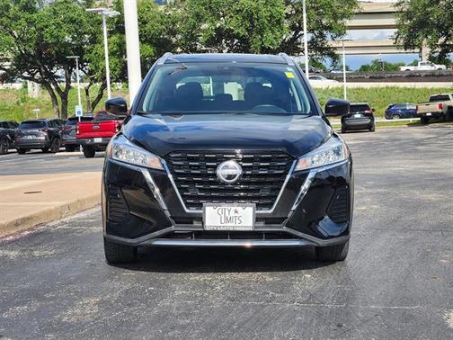 Super Black 2024 Nissan Kicks SV
