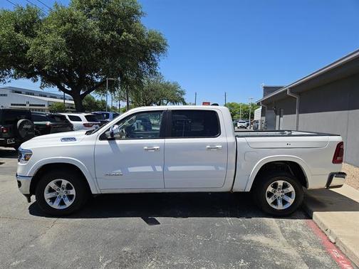 Ivory White Tri-Coat Pearlcoat 2019 RAM 1500 Laramie