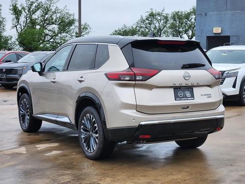 Champagne Silver Metallic/Super Black 2026 Nissan Rogue Platinum