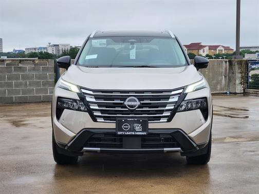 Champagne Silver Metallic/Super Black 2026 Nissan Rogue Platinum