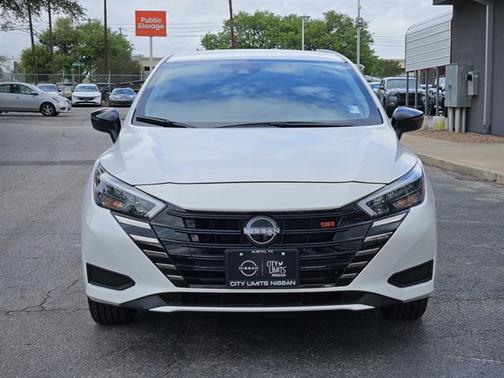 Aspen White Tricoat 2025 Nissan Versa 1.6 S