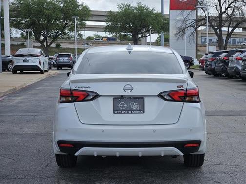 Aspen White Tricoat 2025 Nissan Versa 1.6 S