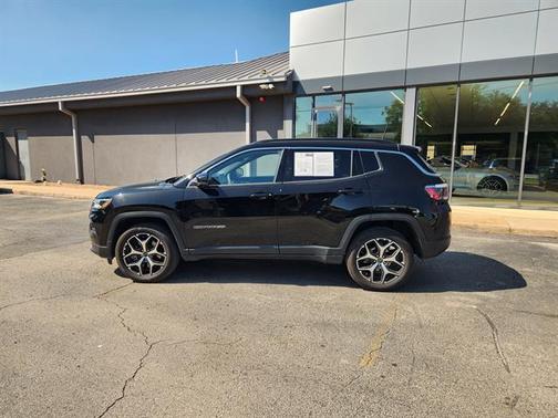 Diamond Black Crystal Pearlcoat 2025 Jeep Compass Limited