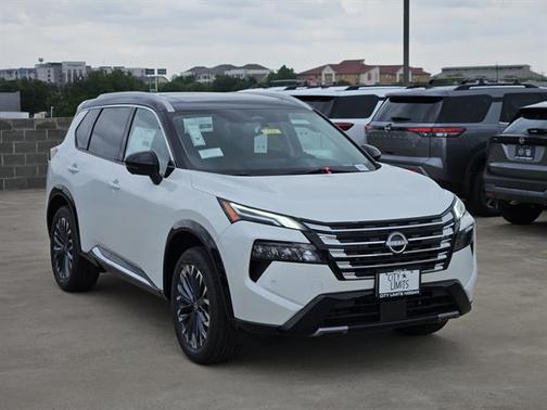 Everest White Pearl/Super Black 2026 Nissan Rogue Platinum