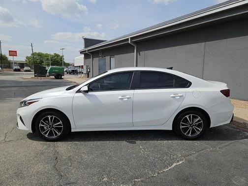 Snow White Pearl 2024 Kia Forte LXS