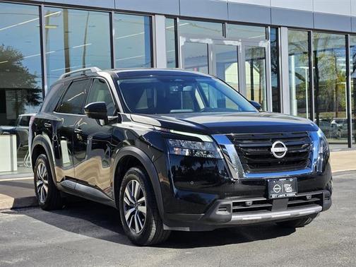 2025 Nissan Pathfinder SL FWD