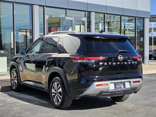 2025 Nissan Pathfinder SL FWD