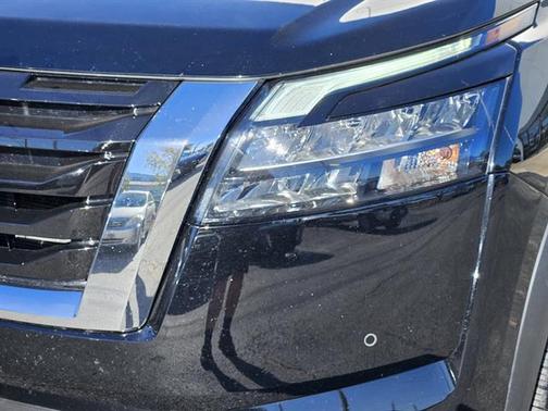 2025 Nissan Pathfinder SL FWD