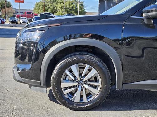 2025 Nissan Pathfinder SL FWD