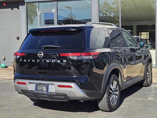 2025 Nissan Pathfinder SL FWD