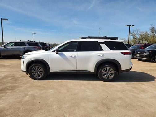 Everest White Pearl Tricoat 2026 Nissan Pathfinder SV