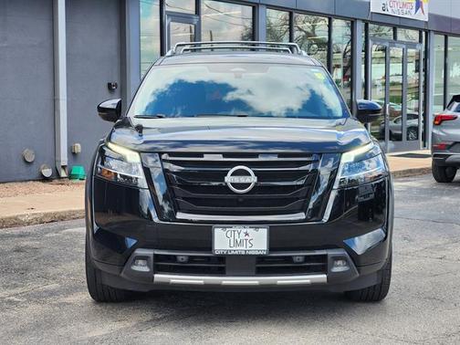 Super Black 2023 Nissan Pathfinder SL FWD