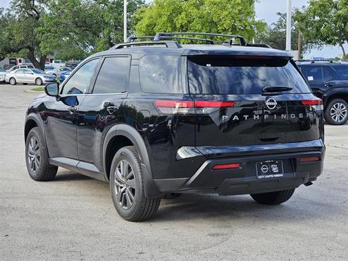 Super Black 2026 Nissan Pathfinder SV