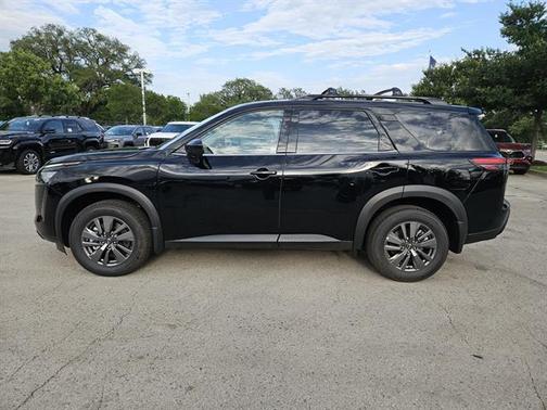 Super Black 2026 Nissan Pathfinder SV