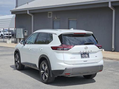 2024 Nissan Rogue SL