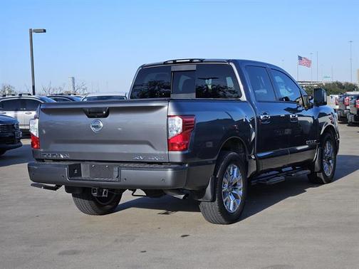 2021 Nissan Titan SV