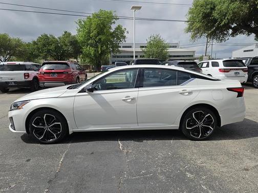 2023 Nissan Altima SR Intelligent AWD