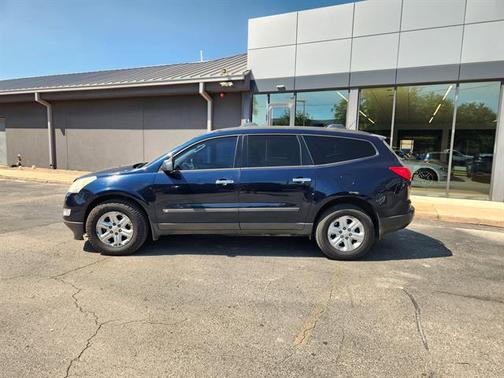 Dark Blue Metallic 2010 Chevrolet Traverse LS
