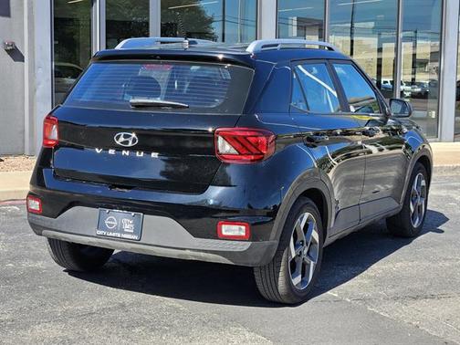 Onyx Black 2025 Hyundai VENUE SEL