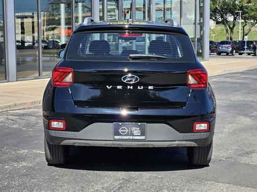 Onyx Black 2025 Hyundai VENUE SEL