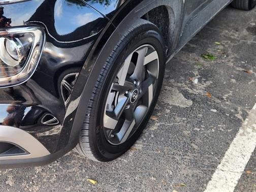 Onyx Black 2025 Hyundai VENUE SEL