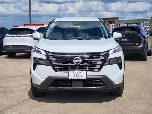Everest White Pearl Tricoat 2026 Nissan Rogue SV