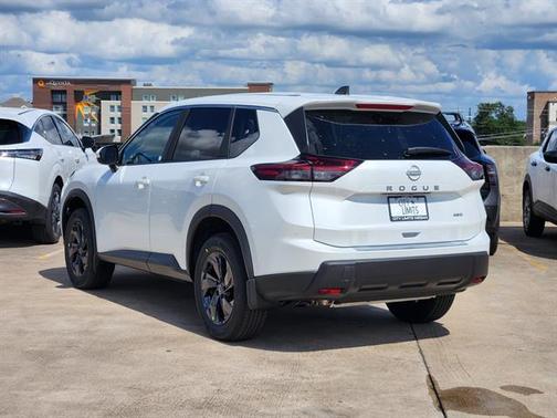 Everest White Pearl Tricoat 2026 Nissan Rogue SV