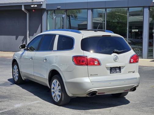 White Diamond Tricoat 2011 Buick Enclave 2XL