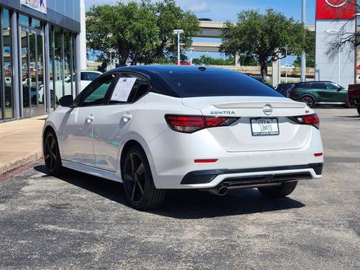 Aspen White Tricoat/Super Black 2024 Nissan Sentra SR