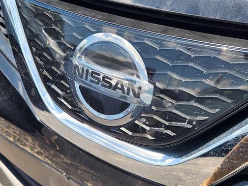 Magnetic Black 2018 Nissan Rogue Sport SV