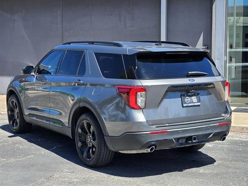 Carbonized Gray Metallic 2023 Ford Explorer ST-Line