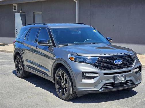 Carbonized Gray Metallic 2023 Ford Explorer ST-Line
