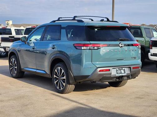 2026 Nissan Pathfinder Platinum