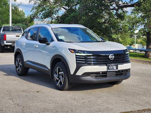 Aspen White Tricoat 2026 Nissan Kicks SV