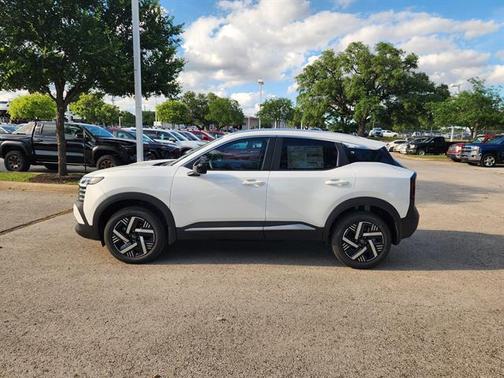 Aspen White Tricoat 2026 Nissan Kicks SV