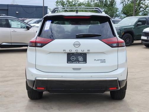 Everest White Pearl/Super Black 2026 Nissan Rogue Platinum