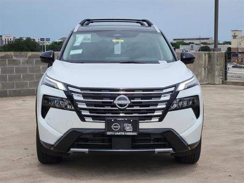 Everest White Pearl/Super Black 2026 Nissan Rogue Platinum