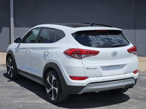 Dazzling White 2018 Hyundai TUCSON Value