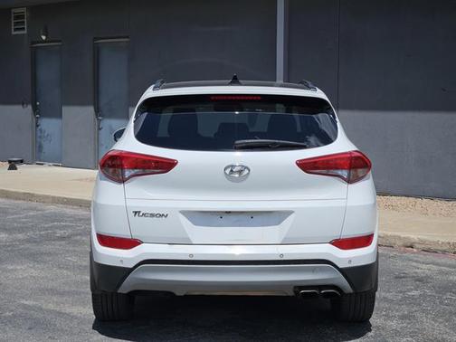 Dazzling White 2018 Hyundai TUCSON Value