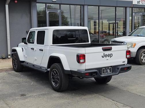 2023 Jeep Gladiator Overland